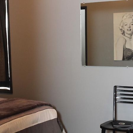Lux Rooms Wallace Bagian luar foto