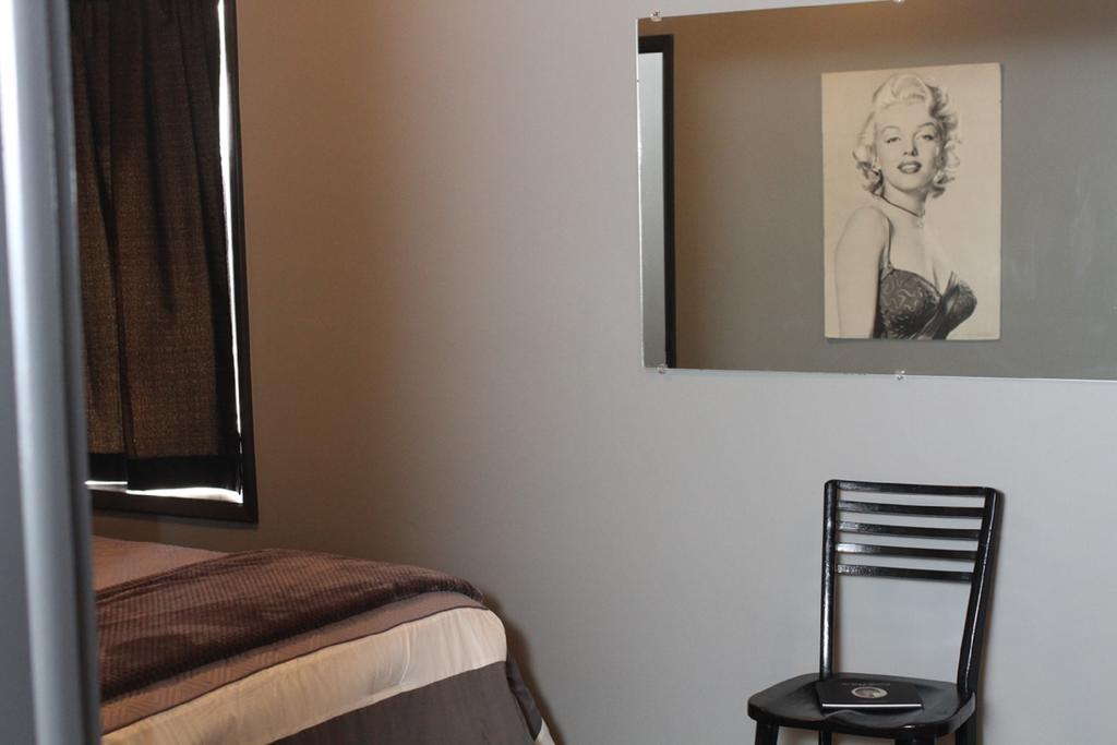 Lux Rooms Wallace Bagian luar foto